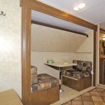 42-1_venture_rv_sporttrek_320vik_05