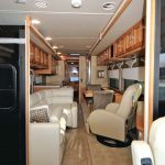 42-7_winnebago_adventurer_38q_05