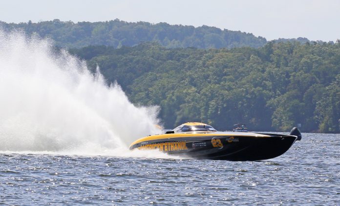 Catamaran powerboat